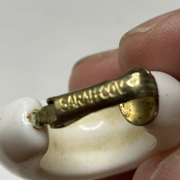 Lot of 17 Mismatched Signed Vintage Clip On Screw Back Earrings Trifari Napier + - Picture 12 of 12